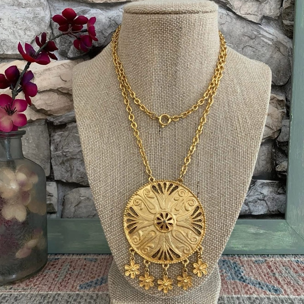 #20 Vintage Signed Coro Huge Medallion Pendant Flower Charm Gold Plated Necklace